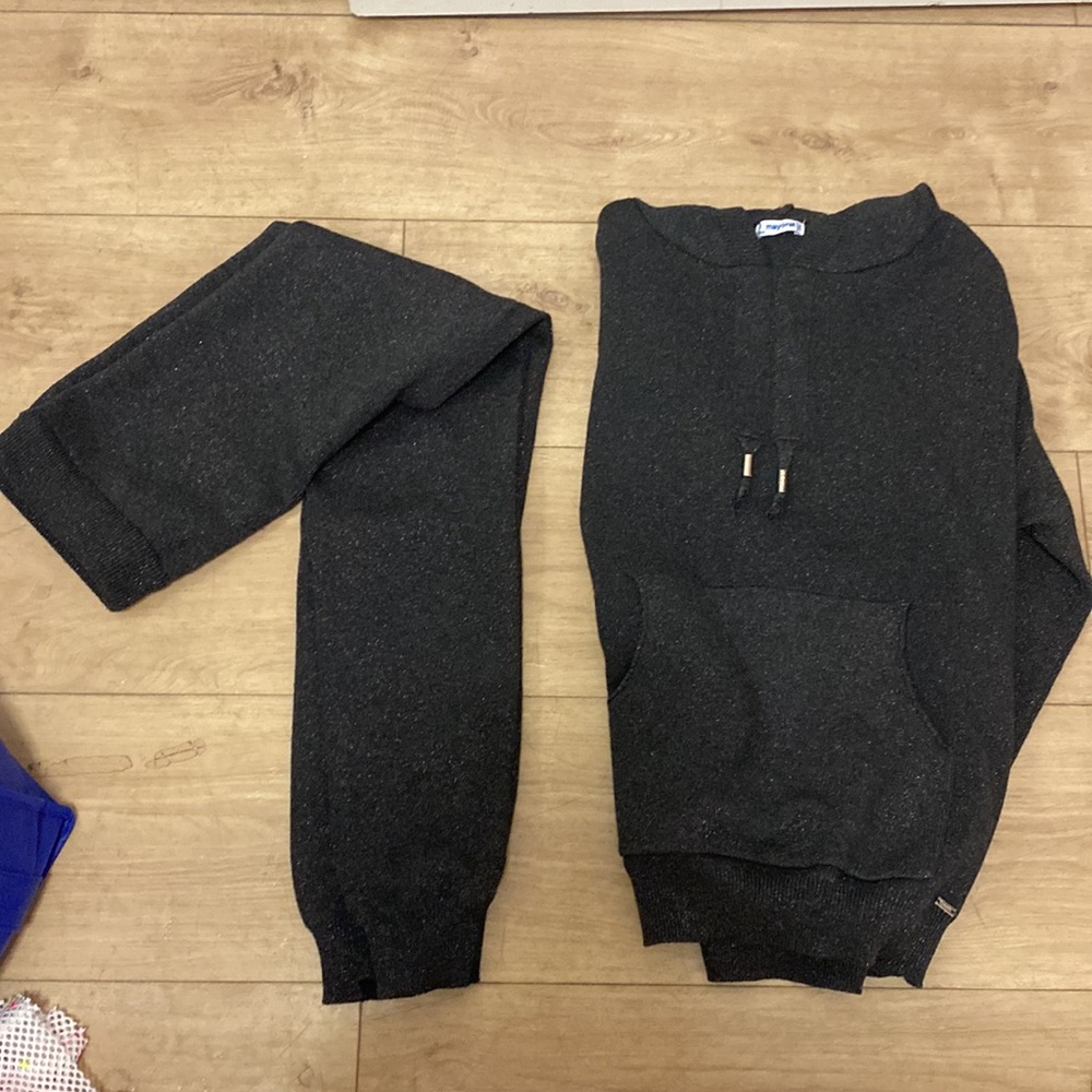 Top and bottom set Mayoral size 9